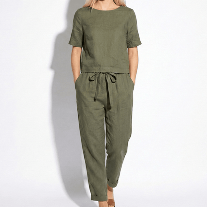 Women's 2-piece summer suit with short sleeve top and tapered pants