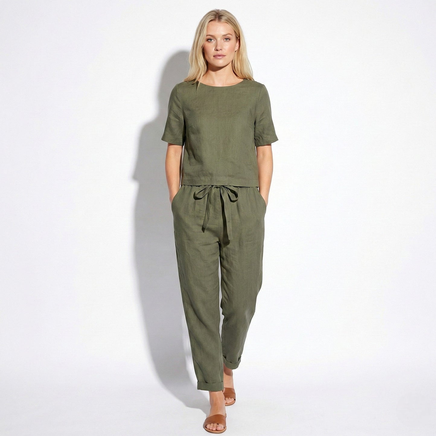 Women's 2-piece summer suit with short sleeve top and tapered pants