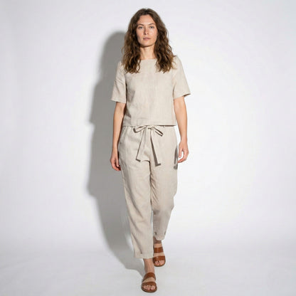 Women's 2-piece summer suit with short sleeve top and tapered pants