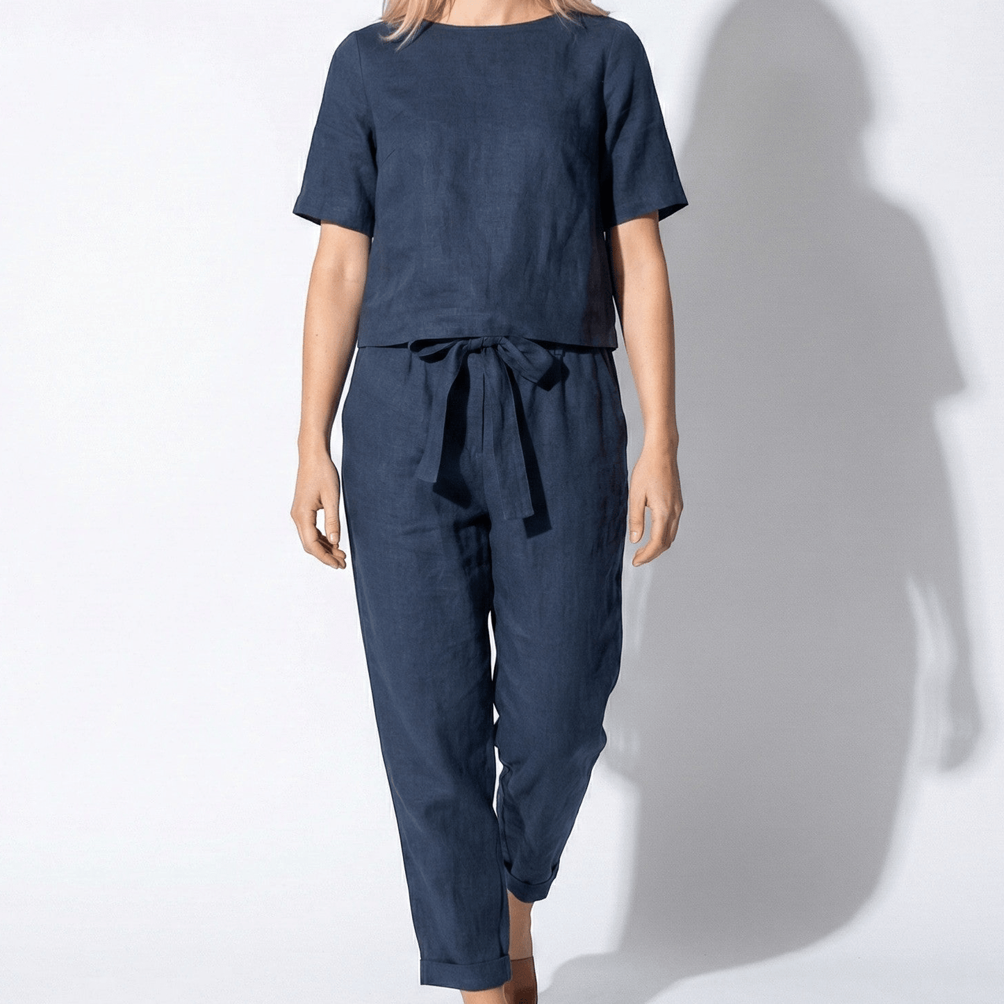 Women's 2-piece summer suit with short sleeve top and tapered pants