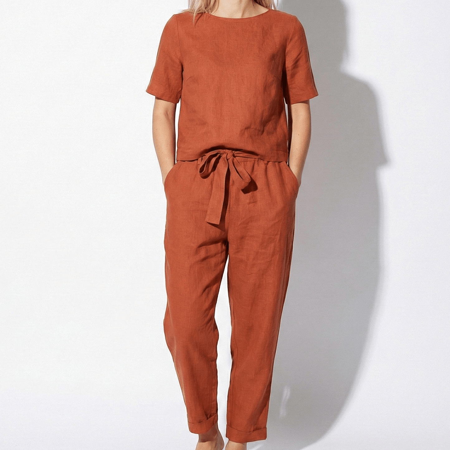 Women's 2-piece summer suit with short sleeve top and tapered pants