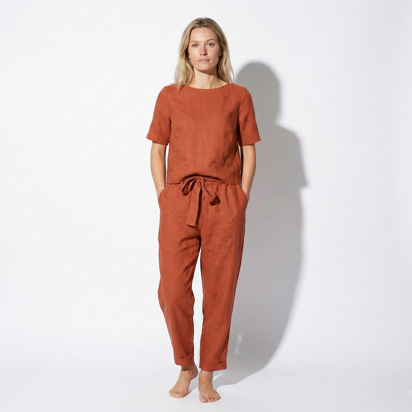 Women's 2-piece summer suit with short sleeve top and tapered pants