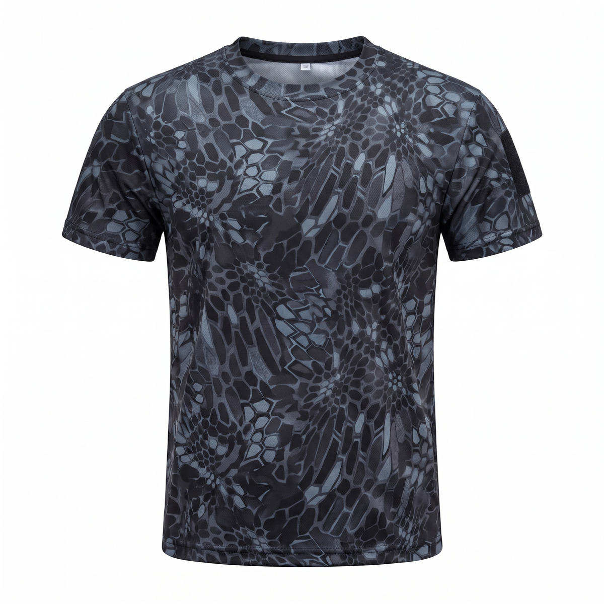 Tactical-Shirt Python-Camouflage, Studiofoto vor weißem Hintergrund