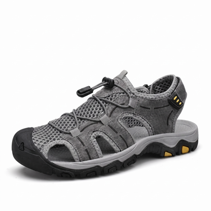 Trekkingsandalen Grau, Studiofoto vor weißem Hintergrund