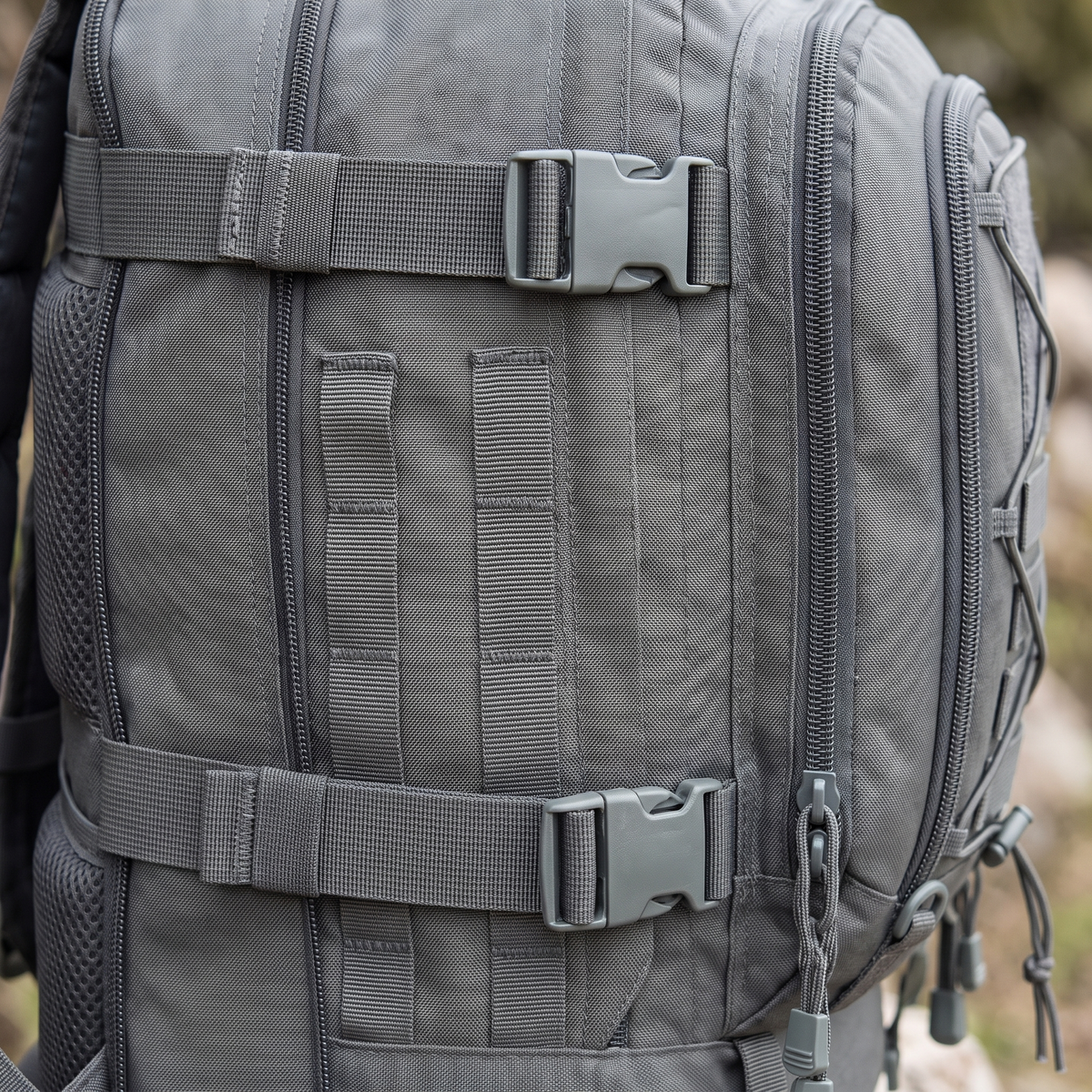 Hike & Haven Taktischer Rucksack Detailaufnahme MOLLE