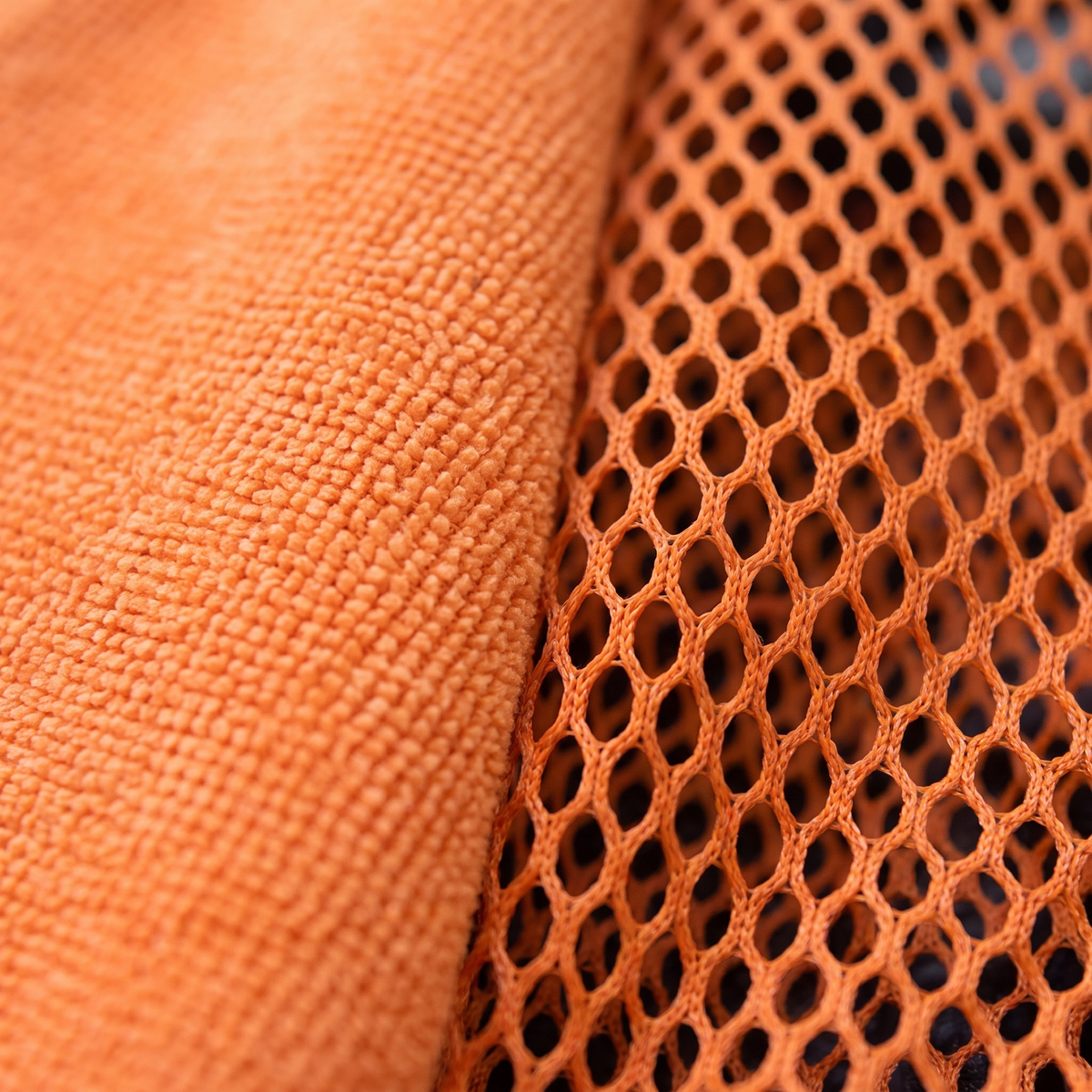 Hike & Haven Strandtuch Detailaufnahme Gewebe Netz