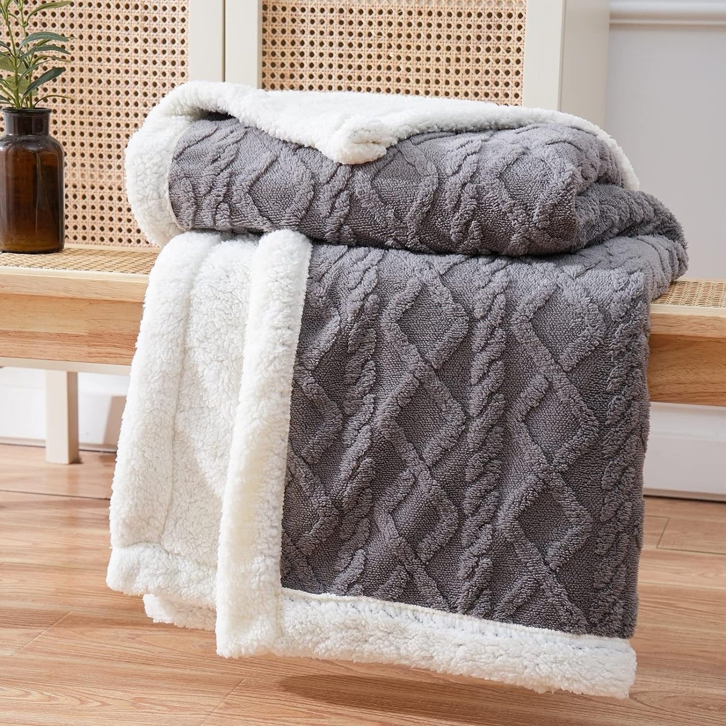 Lumera Plush Blanket – Elegant Reversible Blanket in Sherpa Look