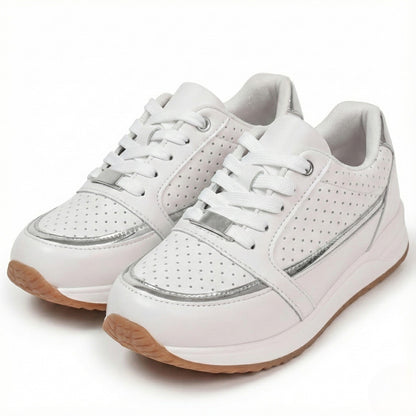 Women's sneakers with breathable material and lightweight sole