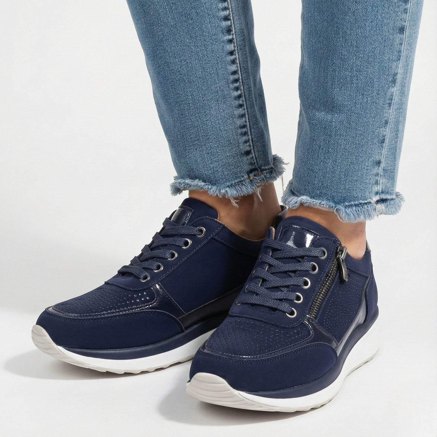 Women's sneakers, flat, low cut, wide fit