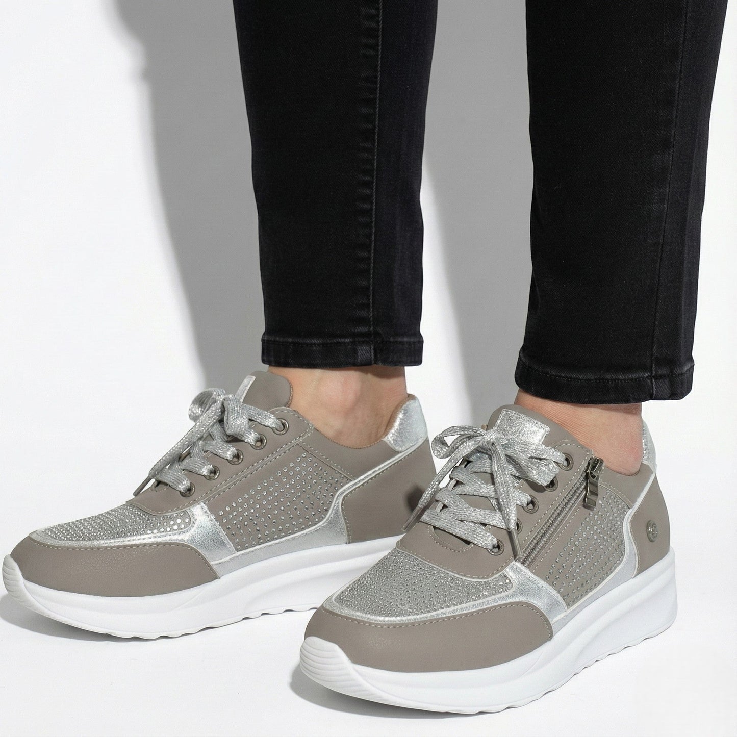 Women's sneakers, flat, low cut, wide fit