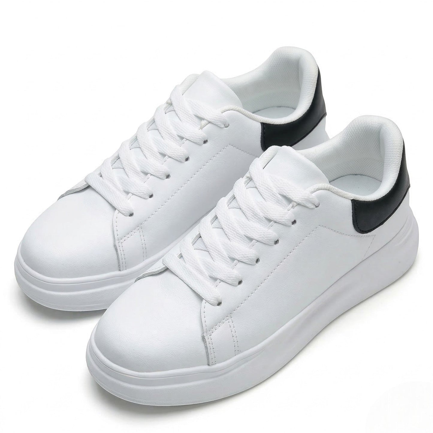 Women's sneakers with cushioned sole and breathable upper