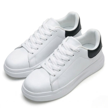Women's sneakers with cushioned sole and breathable upper