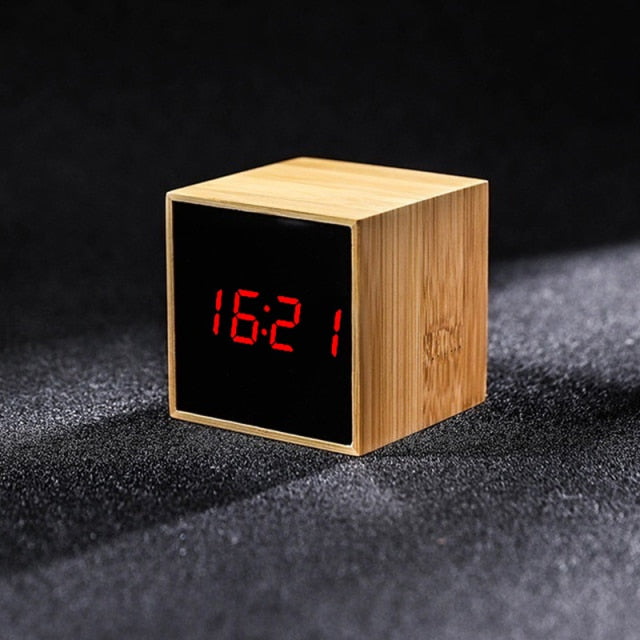 Darian Digital Alarm Clock – Natural Wood Look for Stylish Timekeeping
