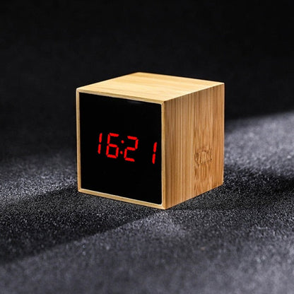 Darian Digital Alarm Clock – Natural Wood Look for Stylish Timekeeping