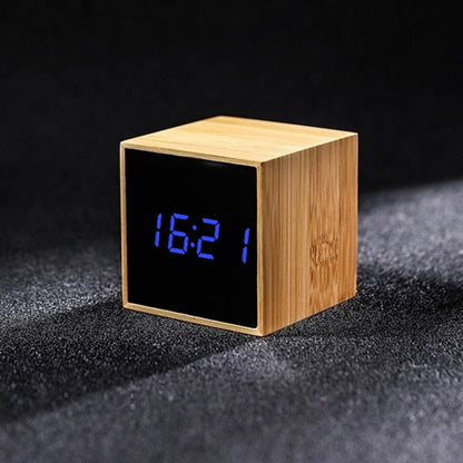 Darian Digital Alarm Clock – Natural Wood Look for Stylish Timekeeping