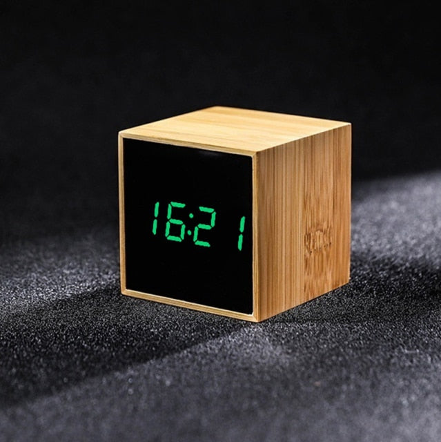 Darian Digital Alarm Clock – Natural Wood Look for Stylish Timekeeping