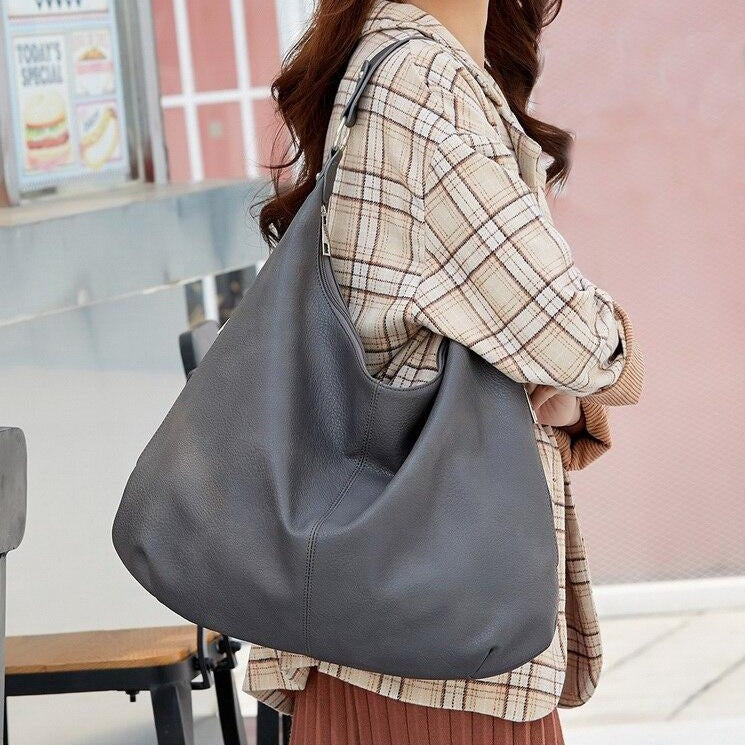 Women's handbag with classic shape and interior pockets