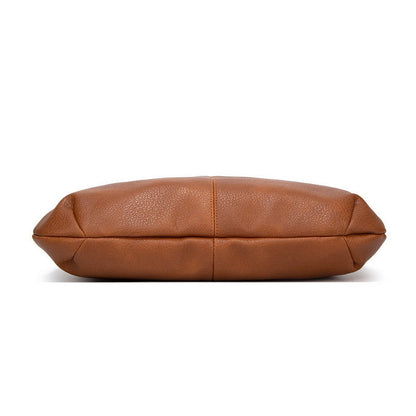 Women's handbag with classic shape and interior pockets